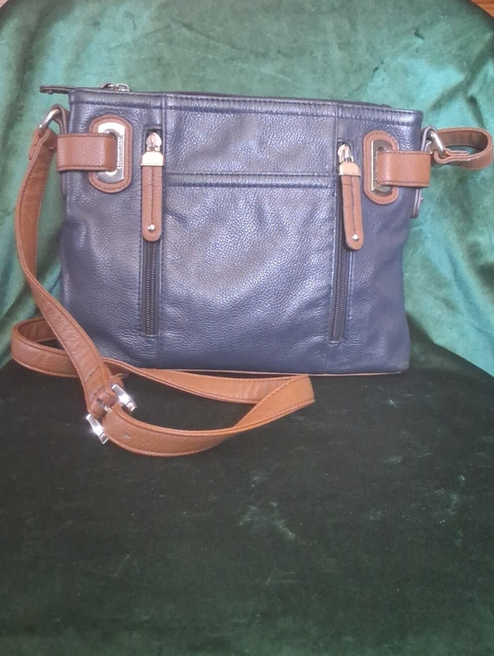 Navy Crossbody Bag with Tan Trim – Sleek Everyday Shoulder Bag